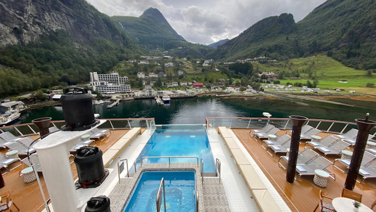 Geraingerfjord infinity pool